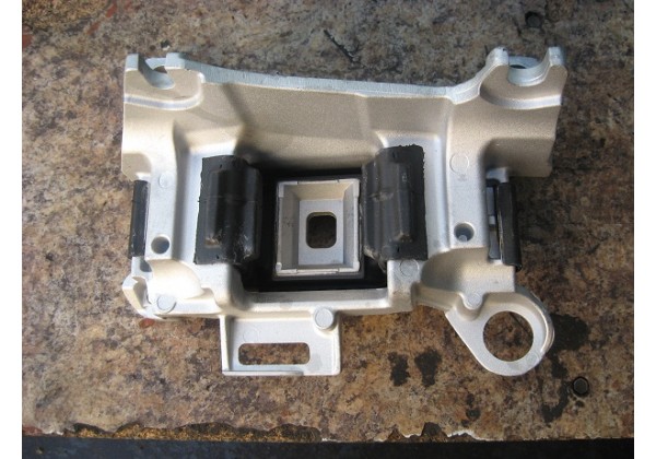 Подушка, опора двигуна ліва передня Renault Megane III, Scenic III, Fluence, 112200014R, 112206729R *